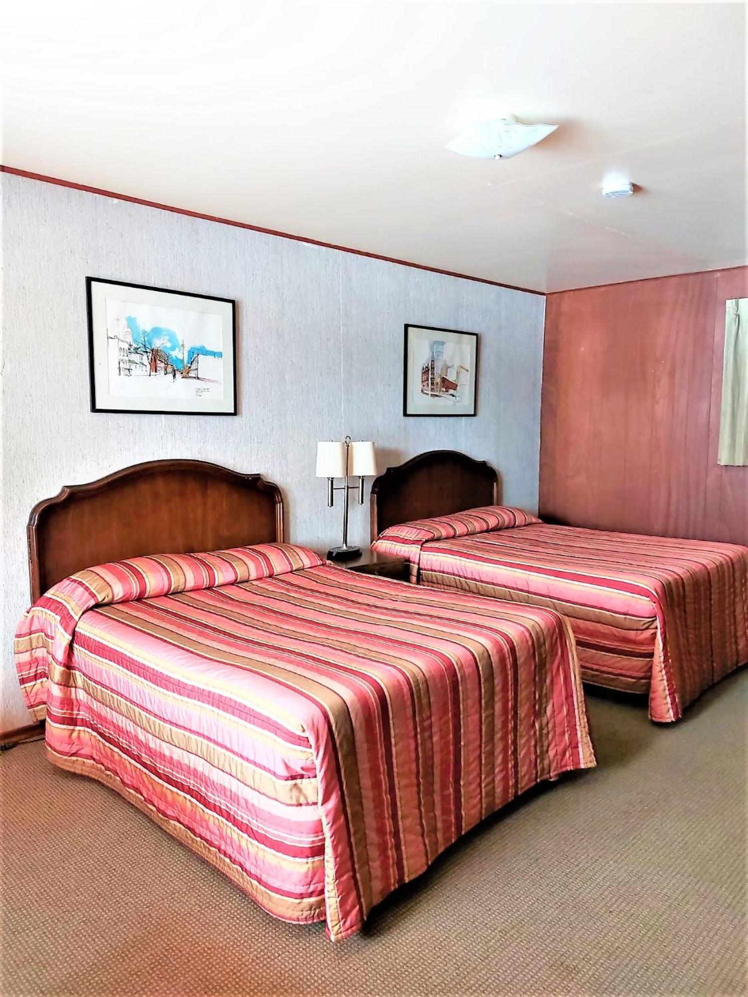 Red Top Motor Inn Iron Bridge Esterno foto
